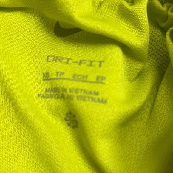 NWT Nike Women’s Dri Fit Running Shorts XS CHARTREUSE - Picture 4 of 6